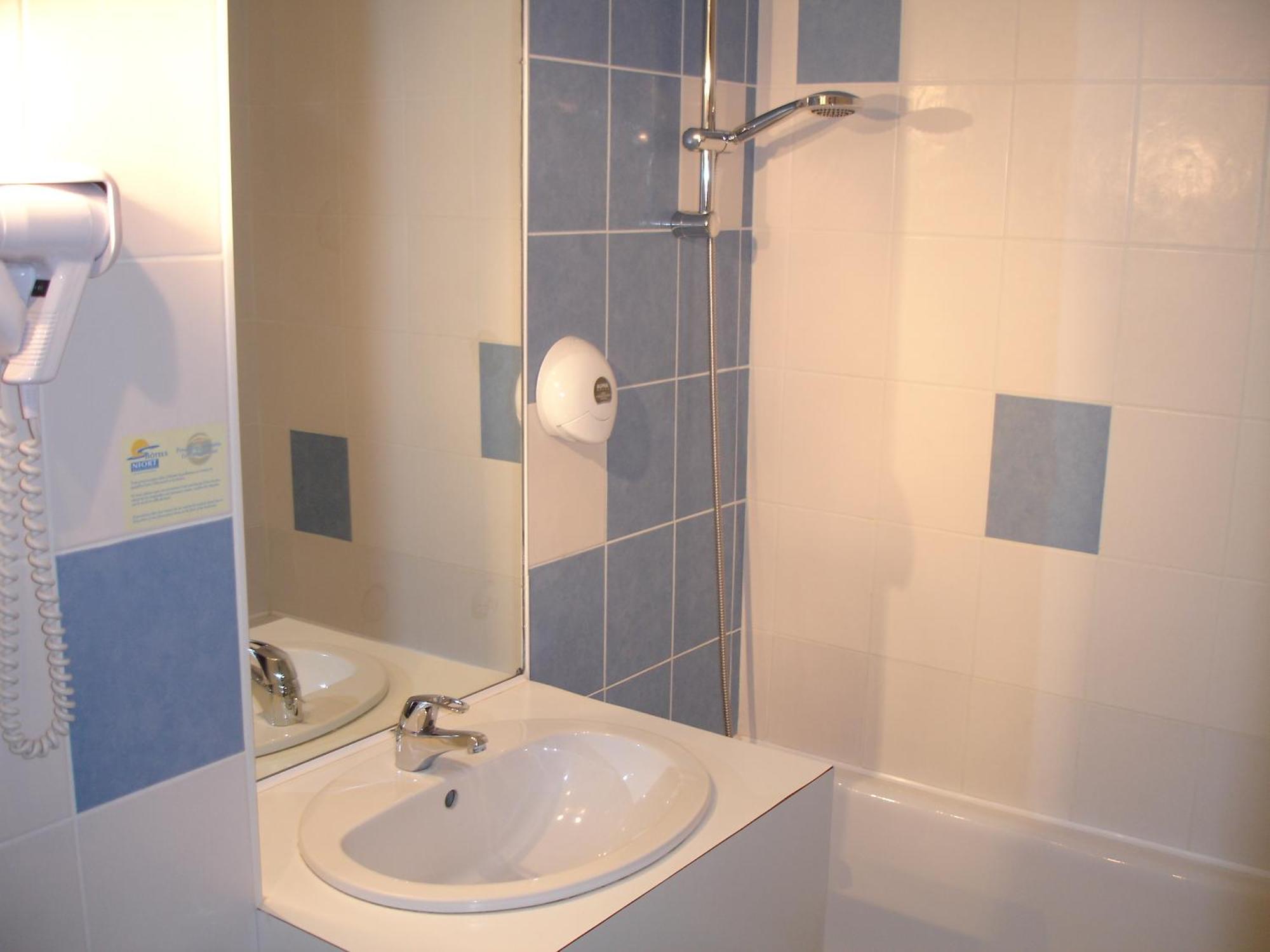 Agape Hotel Niort- Bessines Стая снимка