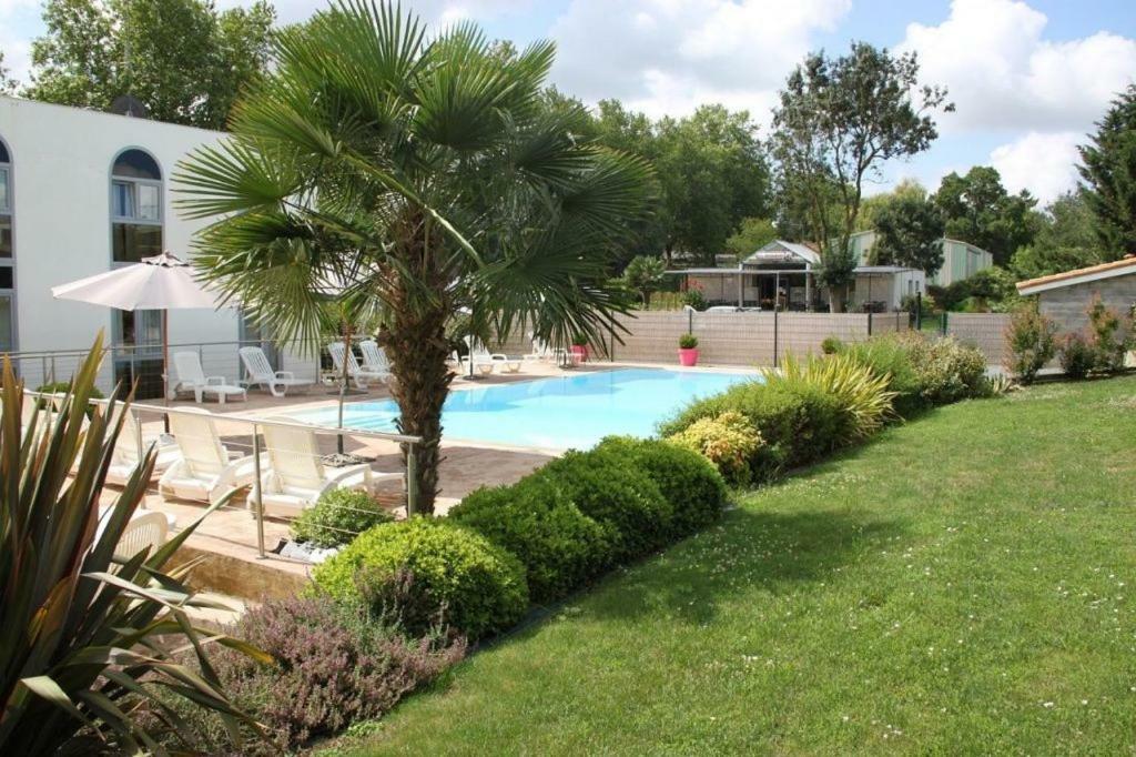 Agape Hotel Niort- Bessines Екстериор снимка